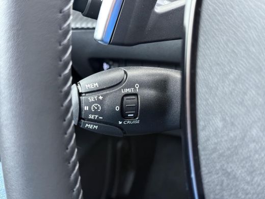 Peugeot 208 1.2 Hybrid 110 e-DCS6 Allure RIJKLAARPRIJS | FABRIEKSGARANTIE t/m 03-2027 |  KEYLESS ENTRY | APPL... ActivLease financial lease