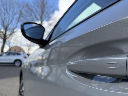 Peugeot 208 1.2 Hybrid 110 e-DCS6 Allure | FABRIEKSGARANTIE t/m 03-2027 | TOPSTAAT! | KEYLESS ENTRY | APPLE C... ActivLease financial lease