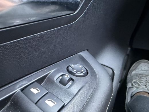 Peugeot 208 Hybrid e-DCS6 Allure RIJKLAARPRIJS | FABRIEKSGARANTIE t/m 03-2027 | TOPSTAAT! | KEYLESS ENTRY | A... ActivLease financial lease