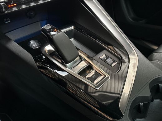Peugeot 3008 1.6 HYbrid 225 GT 225Pk Automaat (PANORAMADAK, APPLE CARPLAY, GROOT NAVI, LEDER/ALCANTARA, STOELV... ActivLease financial lease