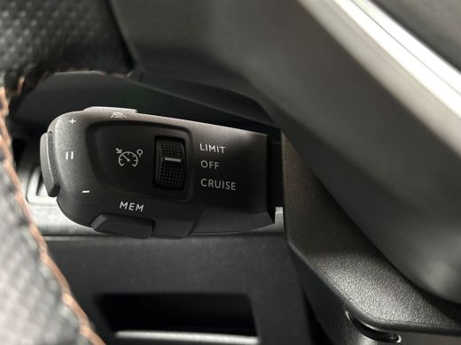 Peugeot 3008 1.6 HYbrid 225 GT 225Pk Automaat (PANORAMADAK, APPLE CARPLAY, GROOT NAVI, LEDER/ALCANTARA, STOELV... ActivLease financial lease