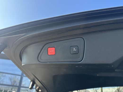 Peugeot 3008 1.6 HYbrid 225 GT | PHEV | BLACK OPTIC| ELEK. STOEL + MEMORY| MASSAGESTOELEN| FOCAL AUDIO| STOELV... ActivLease financial lease