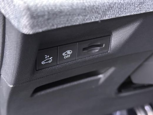 Peugeot e-3008 GT Avantage 210 73 kWh | SOH 95% WARMTEPOMP | DODE HOEKCENSOR | DEALER ONDERHOUDEN | BTW VERREKEN... ActivLease financial lease