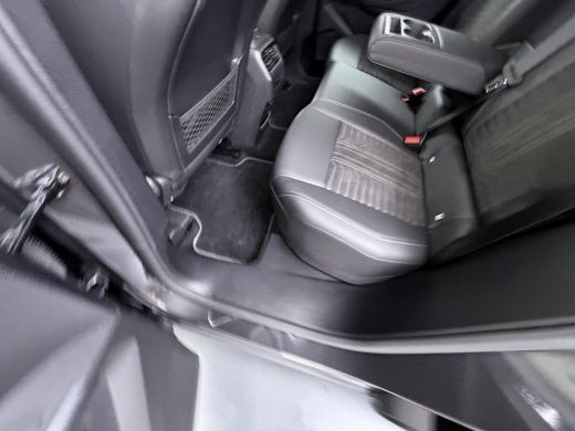 Peugeot e-3008 GT Avantage 210 73 kWh | SOH 95% WARMTEPOMP | DODE HOEKCENSOR | DEALER ONDERHOUDEN | BTW VERREKEN... ActivLease financial lease