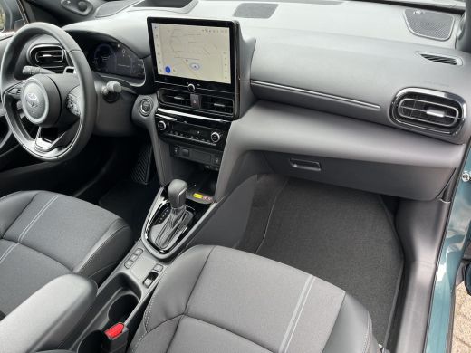 Toyota Yaris Cross 1.5 Hybrid 130 Executive | Premium Pack | Forest green met zwart dak | Nieuw uit voorraad leverba... ActivLease financial lease