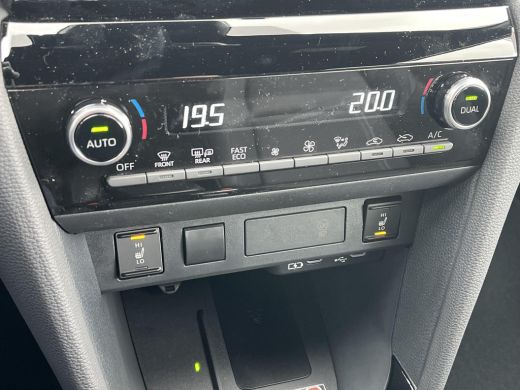 Toyota Yaris Cross 1.5 Hybrid 130 Executive | Premium Pack | Forest green met zwart dak | Nieuw uit voorraad leverba... ActivLease financial lease