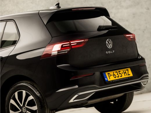 Volkswagen Golf 1.0 TSI Sportline (APPLE CARPLAY, GROOT NAVI, SFEERVERLICHTING, KEYLESS, GETINT GLAS, SPORTSTOELE... ActivLease financial lease