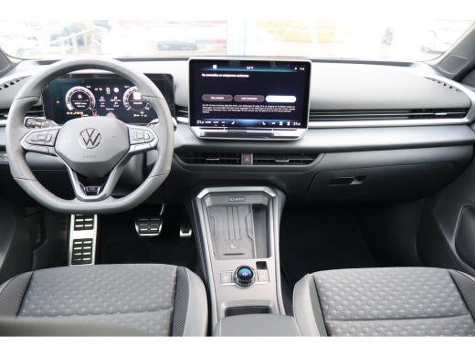 Volkswagen T-Roc R-Line First Edition | 'App-Connect' draadloze smartphone integratie | 30,5 cm display met 2D en ... ActivLease financial lease