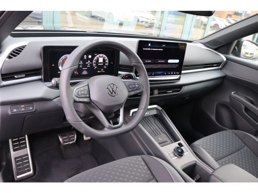Volkswagen T-Roc R-Line First Edition | 'App-Connect' draadloze smartphone integratie | 30,5 cm display met 2D en ... ActivLease financial lease