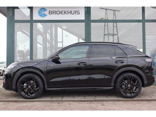 Volkswagen T-Roc R-Line First Edition | 'App-Connect' draadloze smartphone integratie | 30,5 cm display met 2D en ... ActivLease financial lease