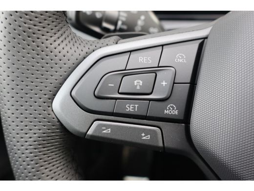 Volkswagen T-Roc R-Line First Edition | 'App-Connect' draadloze smartphone integratie | 30,5 cm display met 2D en ... ActivLease financial lease