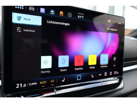 Volkswagen T-Roc R-Line First Edition | 'App-Connect' draadloze smartphone integratie | 30,5 cm display met 2D en ... ActivLease financial lease