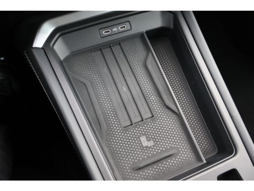 Volkswagen T-Roc R-Line First Edition | 'App-Connect' draadloze smartphone integratie | 30,5 cm display met 2D en ... ActivLease financial lease