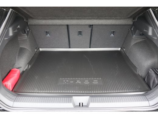 Volkswagen T-Roc R-Line First Edition | 'App-Connect' draadloze smartphone integratie | 30,5 cm display met 2D en ... ActivLease financial lease