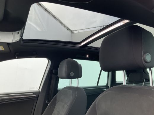 Volkswagen Tiguan 1.5 TSI R-Line Business Pano Carplay Massage Stoelverw Adap.Cruise Digitaal Vol opties! ActivLease financial lease