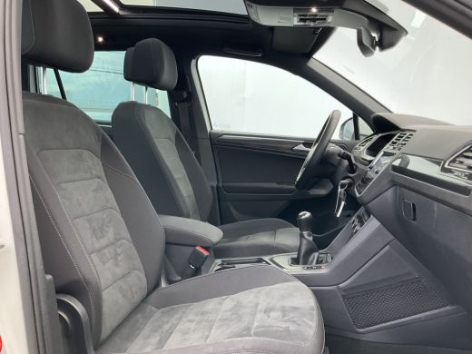 Volkswagen Tiguan 1.5 TSI R-Line Business Pano Carplay Massage Stoelverw Adap.Cruise Digitaal Vol opties! ActivLease financial lease