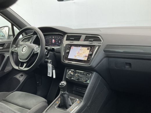 Volkswagen Tiguan 1.5 TSI R-Line Business Pano Carplay Massage Stoelverw Adap.Cruise Digitaal Vol opties! ActivLease financial lease