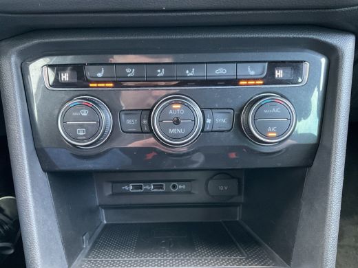 Volkswagen Tiguan 1.5 TSI R-Line Business Pano Carplay Massage Stoelverw Adap.Cruise Digitaal Vol opties! ActivLease financial lease