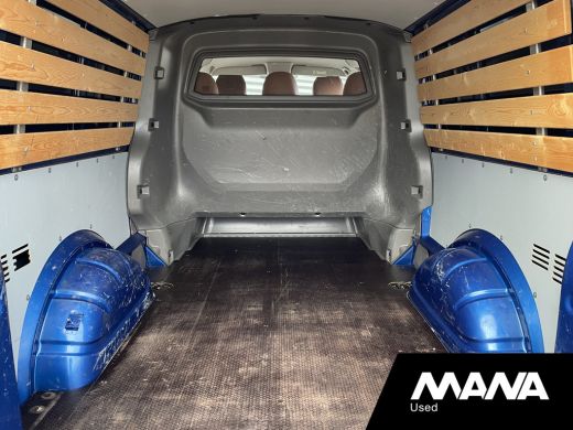 Volkswagen Transporter 2.0TDI L2H1 199PK DC BULLI Automaat Lederen bekleding Camera Cruise Airco Stoelverwarming LED ActivLease financial lease