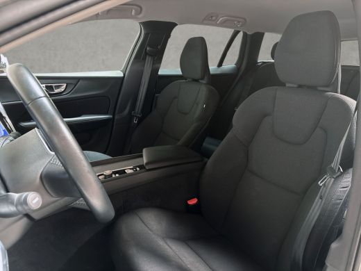 Volvo  V60 2.0 B3 Sport 163Pk Automaat (APPLE CARPLAY, GROOT NAVI, CAMERA, GETINT GLAS, KEYLESS, SPORTSTOELE... ActivLease financial lease