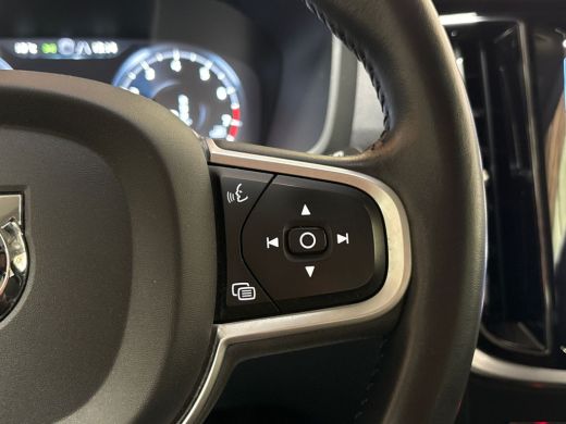 Volvo  V60 2.0 B3 Sport 163Pk Automaat (APPLE CARPLAY, GROOT NAVI, CAMERA, GETINT GLAS, KEYLESS, SPORTSTOELE... ActivLease financial lease