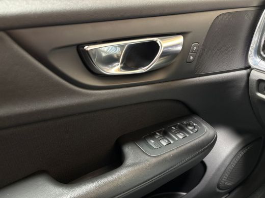 Volvo  V60 2.0 B3 Sport 163Pk Automaat (APPLE CARPLAY, GROOT NAVI, CAMERA, GETINT GLAS, KEYLESS, SPORTSTOELE... ActivLease financial lease