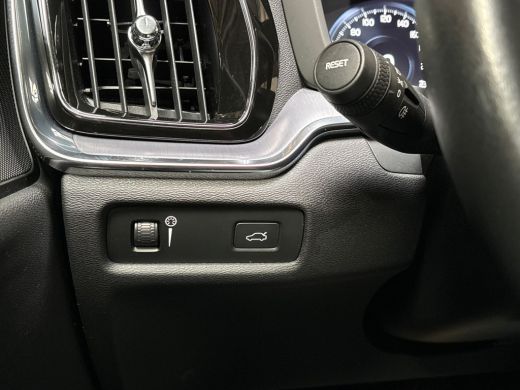 Volvo  V60 2.0 B3 Sport 163Pk Automaat (APPLE CARPLAY, GROOT NAVI, CAMERA, GETINT GLAS, KEYLESS, SPORTSTOELE... ActivLease financial lease