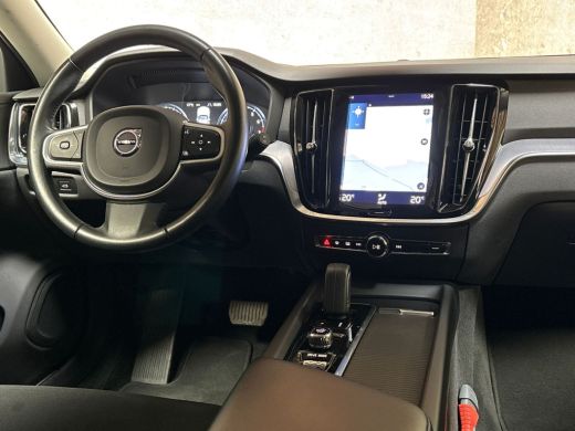 Volvo  V60 2.0 B3 Sport 163Pk Automaat (APPLE CARPLAY, GROOT NAVI, CAMERA, GETINT GLAS, KEYLESS, SPORTSTOELE... ActivLease financial lease