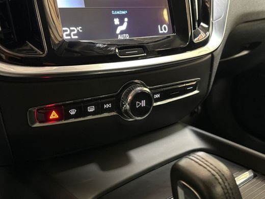 Volvo  V60 2.0 B3 Sport 163Pk Automaat (APPLE CARPLAY, GROOT NAVI, CAMERA, GETINT GLAS, KEYLESS, SPORTSTOELE... ActivLease financial lease