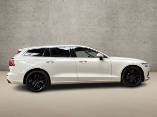 Volvo  V60 2.0 B3 Sport 163Pk Automaat (APPLE CARPLAY, GROOT NAVI, CAMERA, GETINT GLAS, KEYLESS, SPORTSTOELE...