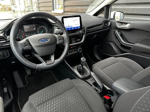 Ford Fiesta 1.0 Titanium | STUUR, STOEL EN VOORRUITVERWARMING| NAVIGATIE + APPLE CARPLAY/ANDROID AUTO| PARKEE... ActivLease financial lease