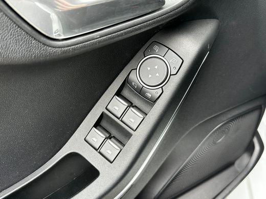 Ford Fiesta 1.0 Titanium | STUUR, STOEL EN VOORRUITVERWARMING| NAVIGATIE + APPLE CARPLAY/ANDROID AUTO| PARKEE... ActivLease financial lease