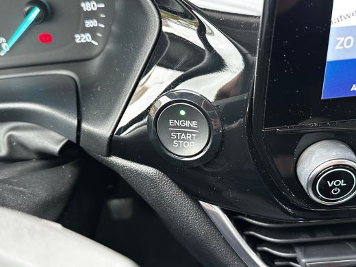 Ford Fiesta 1.0 Titanium | STUUR, STOEL EN VOORRUITVERWARMING| NAVIGATIE + APPLE CARPLAY/ANDROID AUTO| PARKEE... ActivLease financial lease