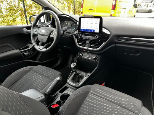Ford Fiesta 1.0 Titanium | STUUR, STOEL EN VOORRUITVERWARMING| NAVIGATIE + APPLE CARPLAY/ANDROID AUTO| PARKEE... ActivLease financial lease