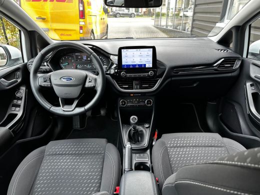 Ford Fiesta 1.0 Titanium | STUUR, STOEL EN VOORRUITVERWARMING| NAVIGATIE + APPLE CARPLAY/ANDROID AUTO| PARKEE... ActivLease financial lease