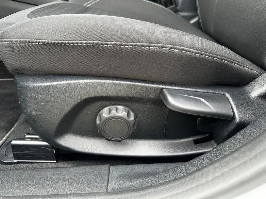 Ford Fiesta 1.0 Titanium | STUUR, STOEL EN VOORRUITVERWARMING| NAVIGATIE + APPLE CARPLAY/ANDROID AUTO| PARKEE... ActivLease financial lease