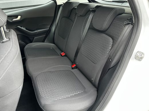 Ford Fiesta 1.0 Titanium | STUUR, STOEL EN VOORRUITVERWARMING| NAVIGATIE + APPLE CARPLAY/ANDROID AUTO| PARKEE... ActivLease financial lease