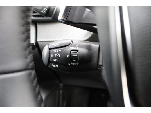 Peugeot 208 Hybrid 100 e-DCS6 Allure | Apple Carplay/Android Auto|telefoonintegratie premium | Armsteun voor ... ActivLease financial lease