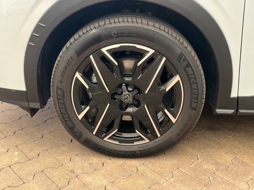 Peugeot 5008 1.2 HYBRID 145PK 7-ZITS ALLURE AUTOMAAT Camera | Stoelverwaming | Cruise | Leder/Stof (AGR) | LED... ActivLease financial lease