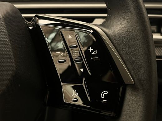 Peugeot 5008 1.2 HYBRID 145PK 7-ZITS ALLURE AUTOMAAT Camera | Stoelverwaming | Cruise | Leder/Stof (AGR) | LED... ActivLease financial lease