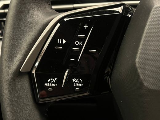 Peugeot 5008 1.2 HYBRID 145PK 7-ZITS ALLURE AUTOMAAT Camera | Stoelverwaming | Cruise | Leder/Stof (AGR) | LED... ActivLease financial lease