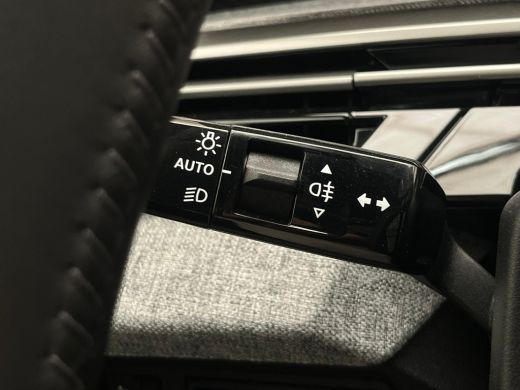 Peugeot 5008 1.2 HYBRID 145PK 7-ZITS ALLURE AUTOMAAT Camera | Stoelverwaming | Cruise | Leder/Stof (AGR) | LED... ActivLease financial lease