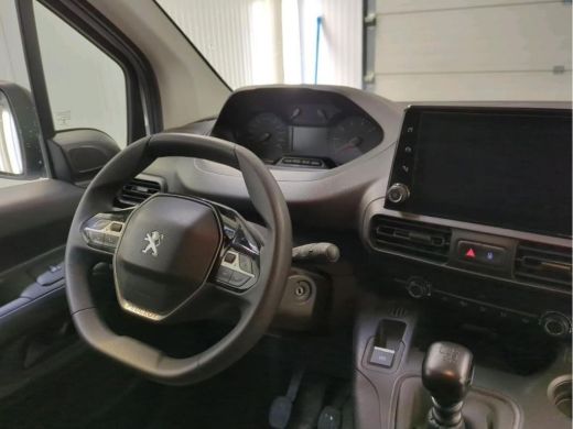 Peugeot Partner 1.2 Benzine 111PK Euro6 Premium / Airco / Navigatie / Cruise-ctr. / Schuifdeur + Raam / Radio mul... ActivLease financial lease