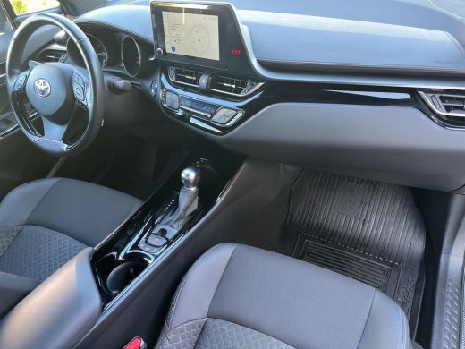 Toyota C-HR 1.8 Hybrid Executive | Stoel- + stuurverwarming | Carplay | Parkeersensoren | Dode hoek waarschuw... ActivLease financial lease