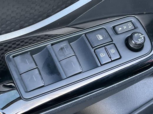 Toyota C-HR 1.8 Hybrid Executive | Stoel- + stuurverwarming | Carplay | Parkeersensoren | Dode hoek waarschuw... ActivLease financial lease