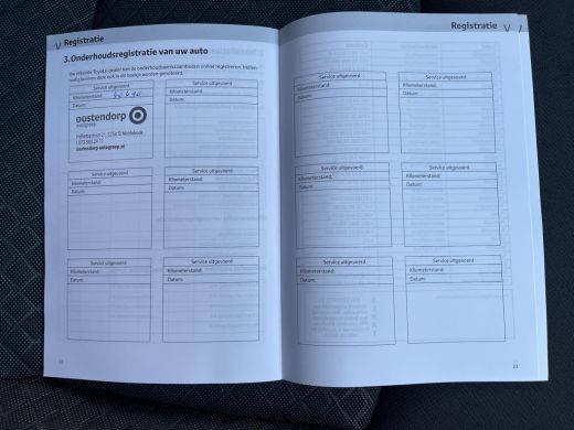 Toyota C-HR 1.8 Hybrid Executive | Stoel- + stuurverwarming | Carplay | Parkeersensoren | Dode hoek waarschuw... ActivLease financial lease