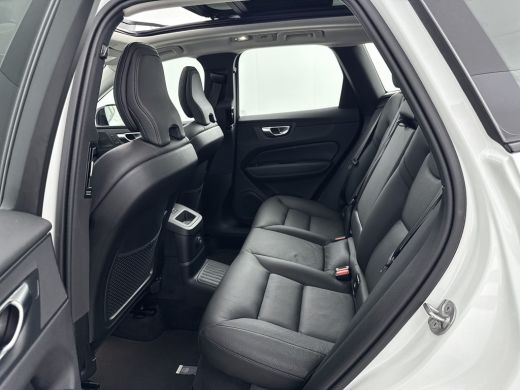 Volvo  XC60 T6 Recharge Ultra Dark | 20" Allseason | Trekhaak | Harman Kardon | Panoramadak | Head-up | Full ... ActivLease financial lease