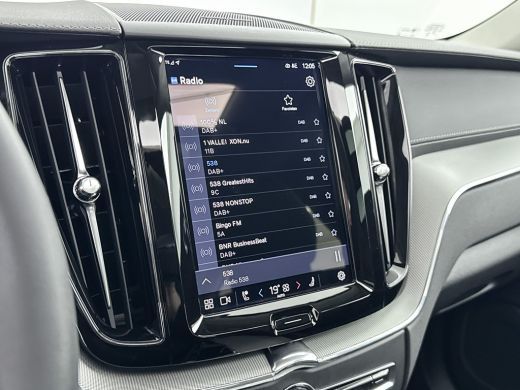 Volvo  XC60 T6 Recharge Ultra Dark | 20" Allseason | Trekhaak | Harman Kardon | Panoramadak | Head-up | Full ... ActivLease financial lease