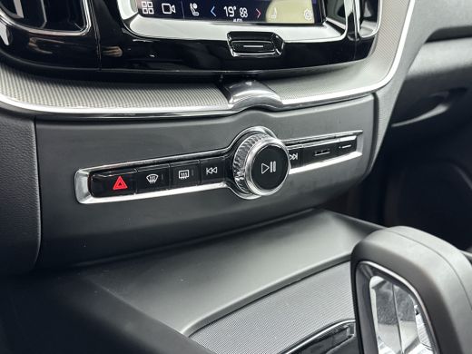 Volvo  XC60 T6 Recharge Ultra Dark | 20" Allseason | Trekhaak | Harman Kardon | Panoramadak | Head-up | Full ... ActivLease financial lease