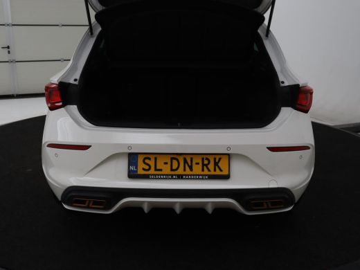 CUPRA Leon 1.4 eHybrid | SOH 90% | Carplay | Stoelverwarming | Adaptive cruise | Memory | Camera | Sfeerverl... ActivLease financial lease